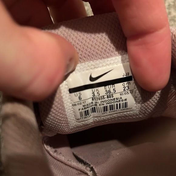 Nike Women’s Tanjun Shoes - Picture 8 of 9